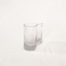 Afbeelding in Gallery-weergave laden, glazen vaas | julie
